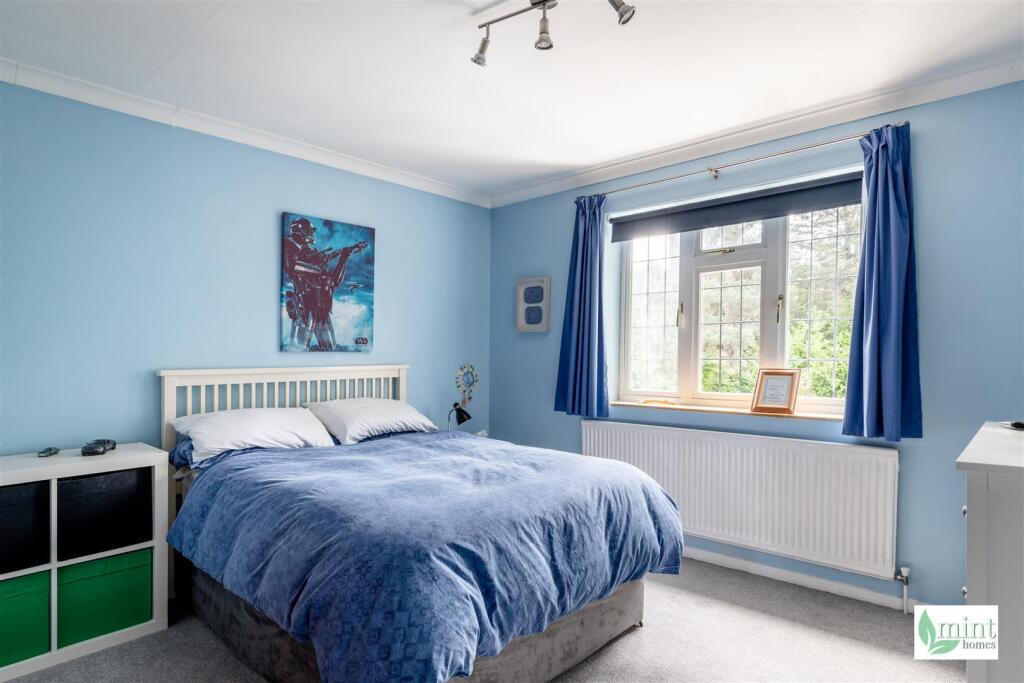 Watermark - 7 Priory Close Reshoot-2.jpg