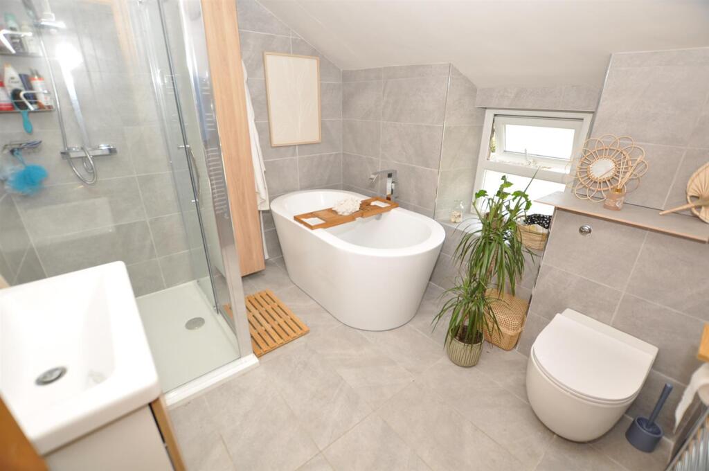 Bathroom/Shower Room
