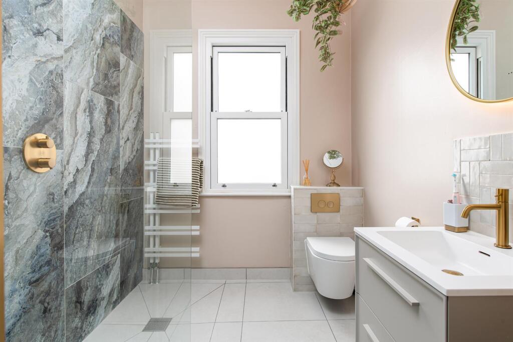 Bathroom_1.jpg