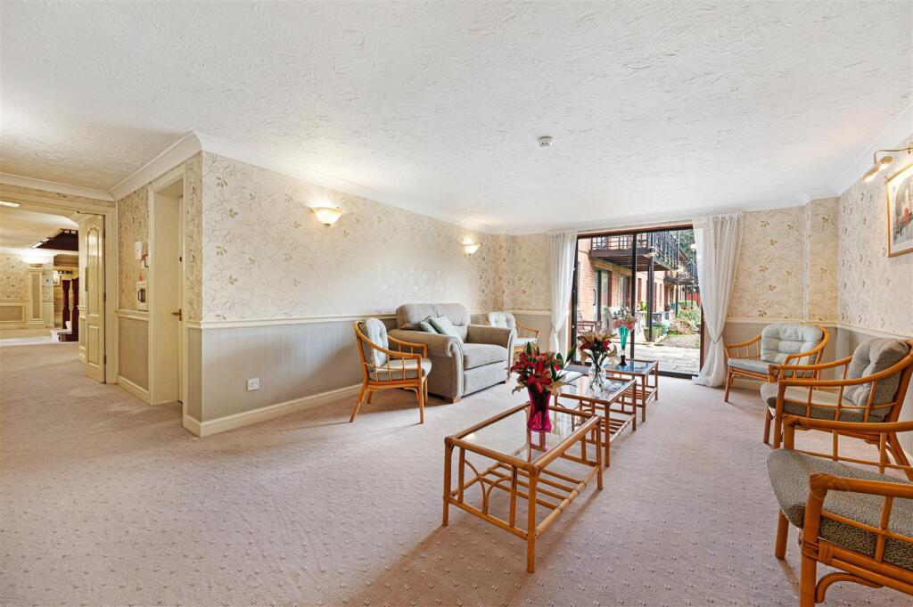 Communal Lounge and Laundry