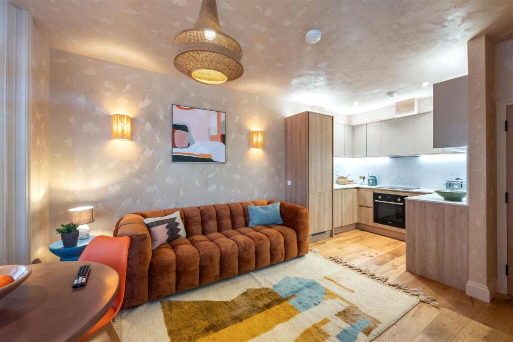 7B Queen Sq Lounge b.jpeg