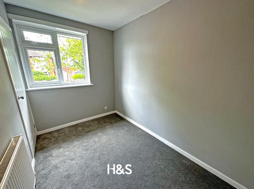 3 mapledean road bedroom.jpg