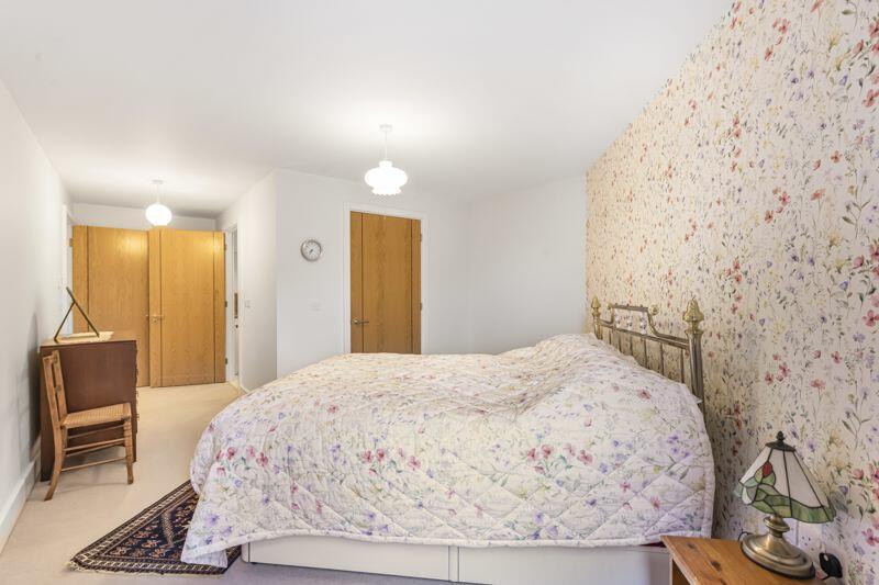 Main Bedroom I Walk In Wardrobe