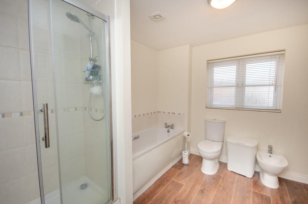 Master en-suite.jpg