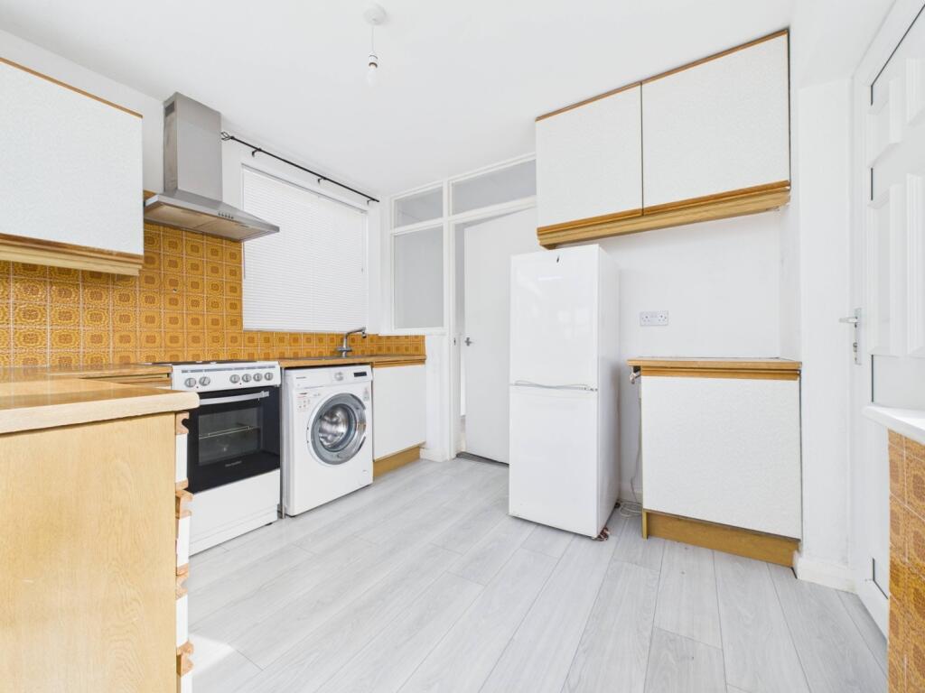 CAM02195G0-PR0090-STILL015