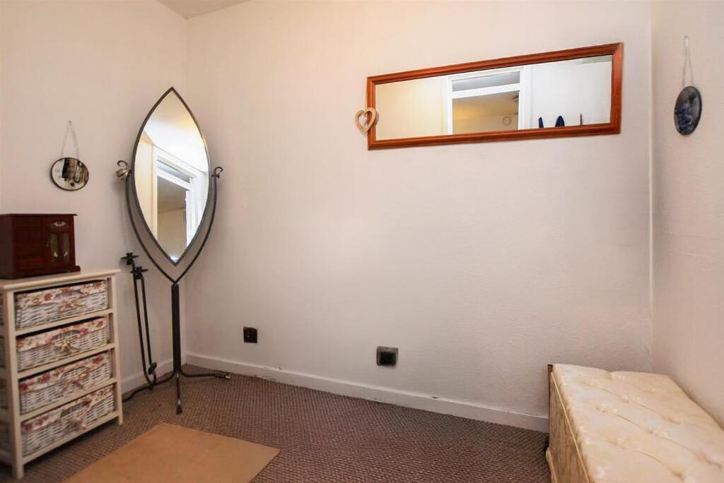 2 Kinghorne Court Dundee-12.JPG