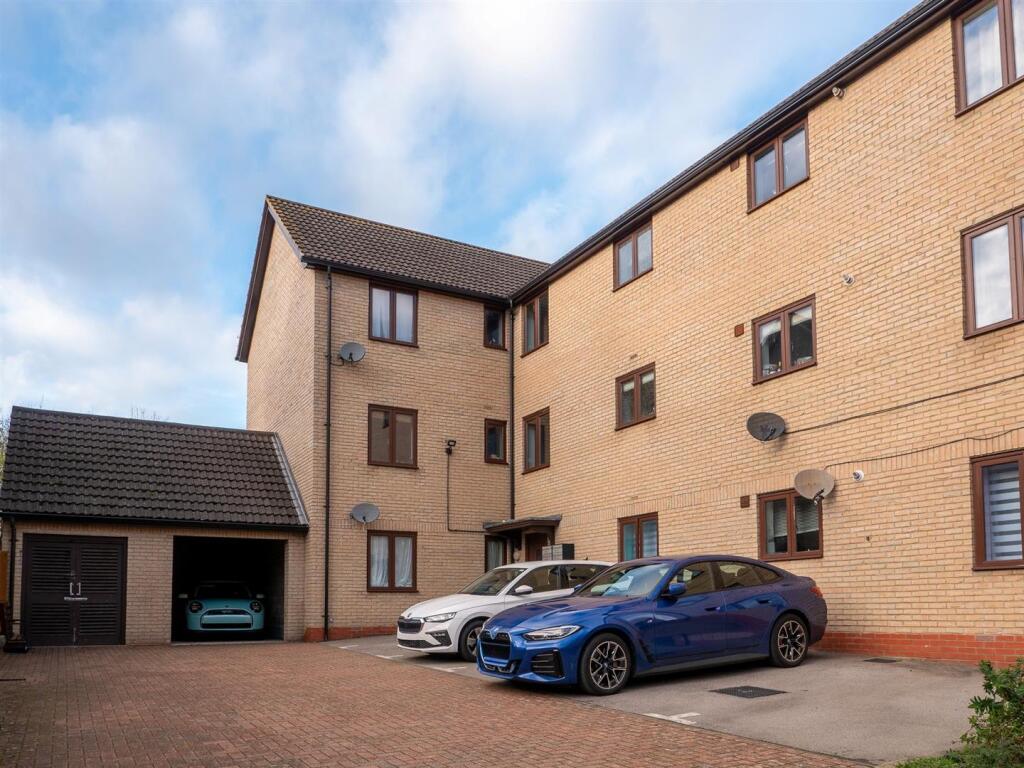 2kelling parking.jpg