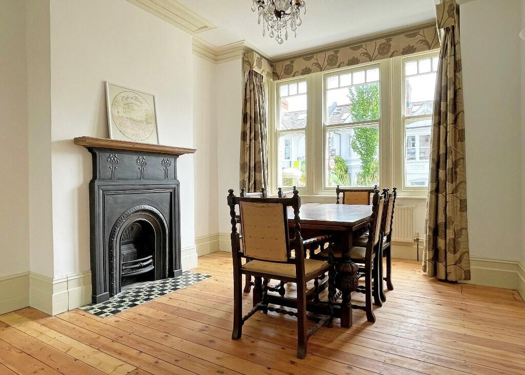 Lounge/Dining Room