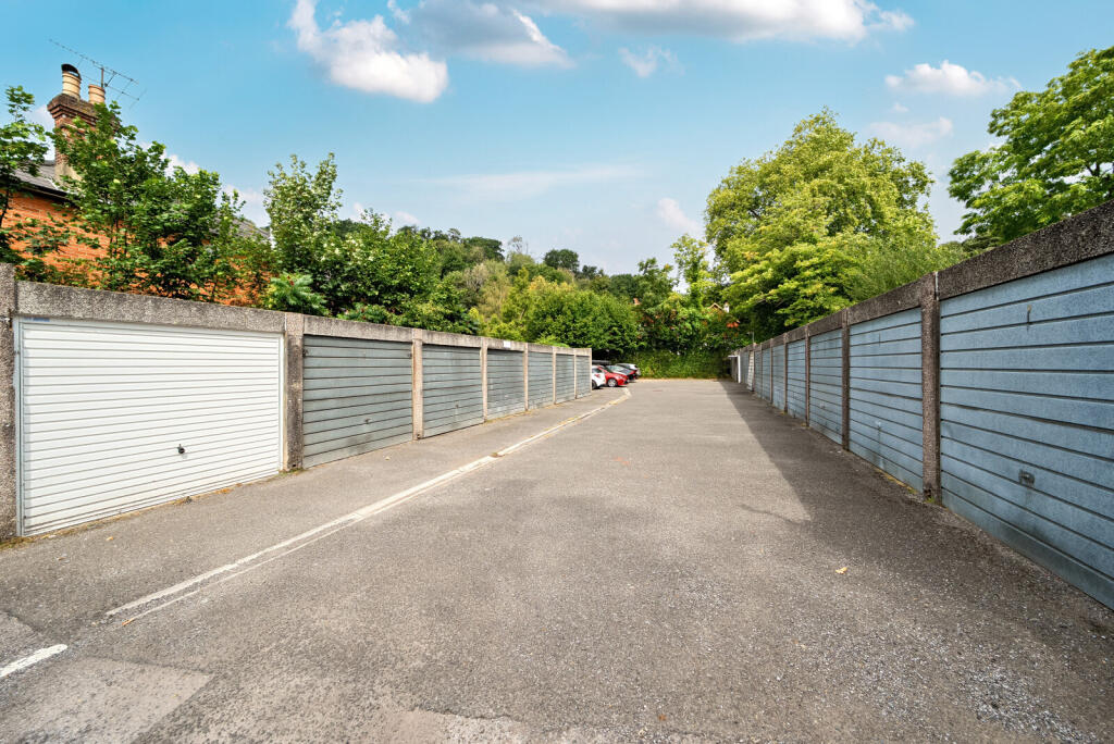 1335275-1-689484c...