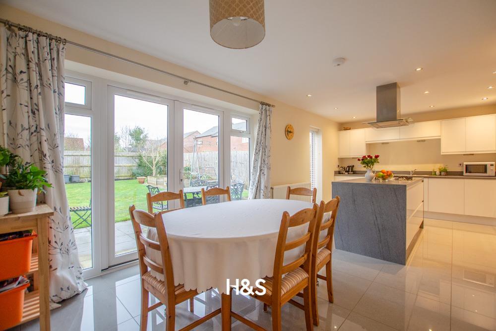 7 Dewberry Road - kitchen dining area 2.jpg