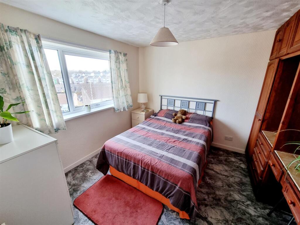 Bed 4.jpg