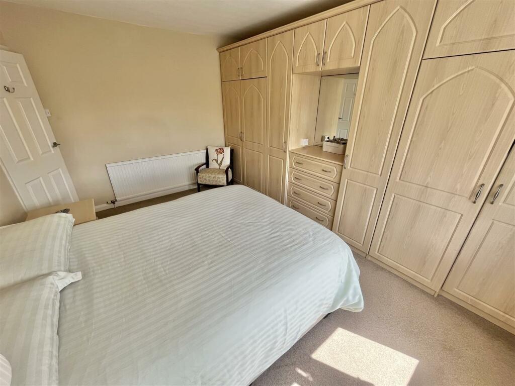 Bedroom 1 Aspect 2.jpg