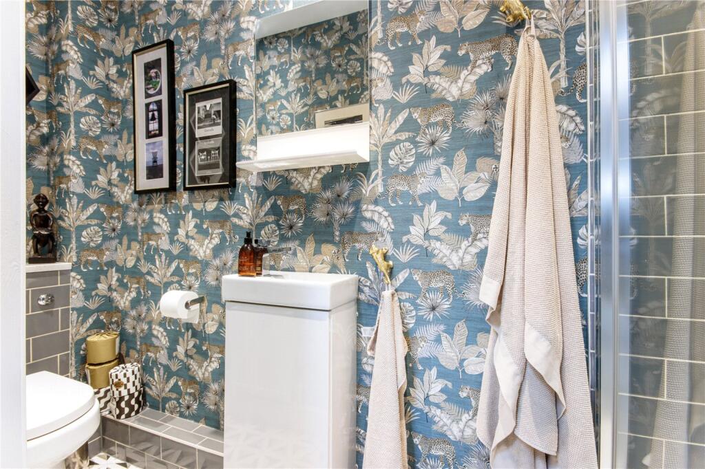 En Suite Shower Room