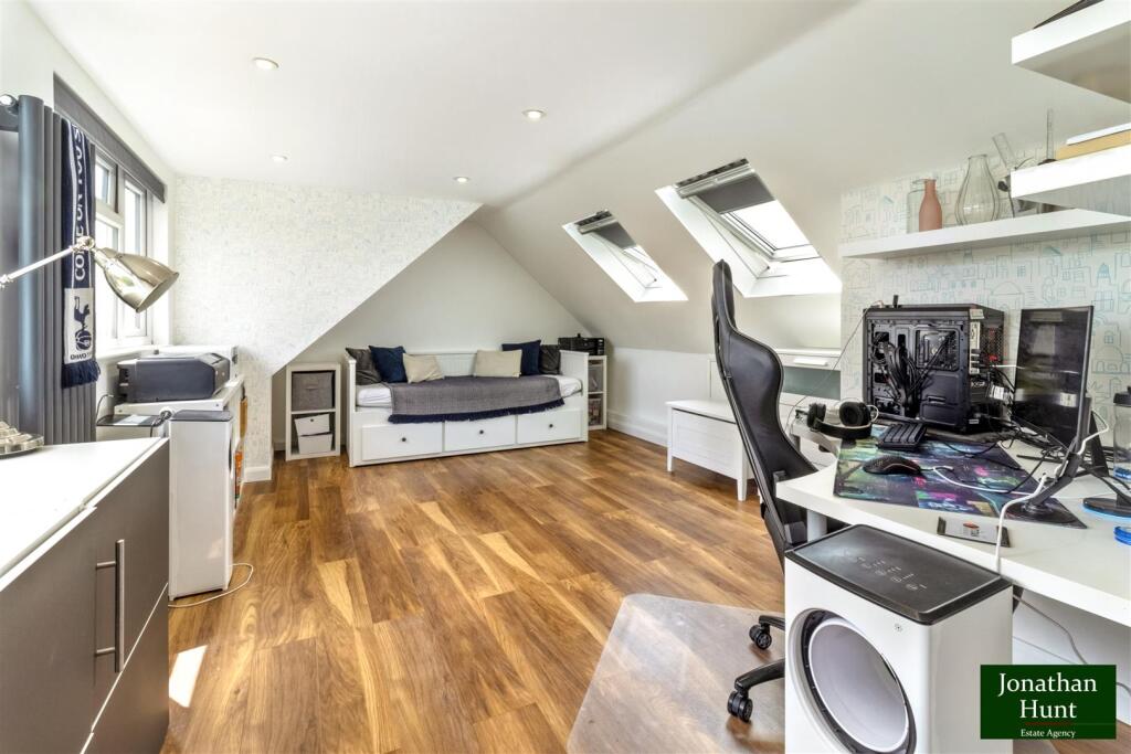 PRINCIPLE BEDROOM