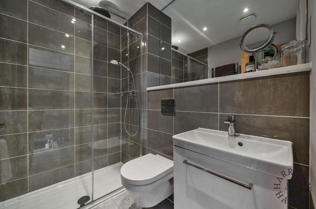 6f2e9811-0d43-466...