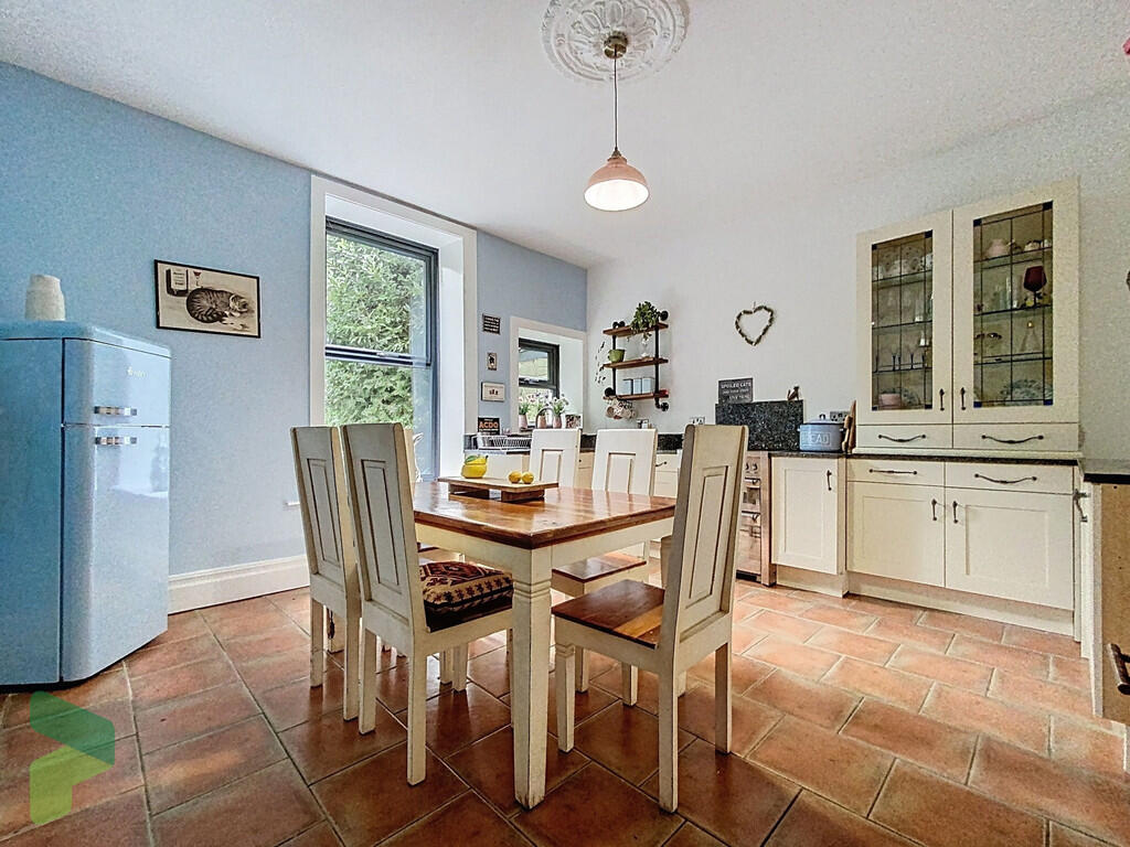 Fitted Dining Kit...