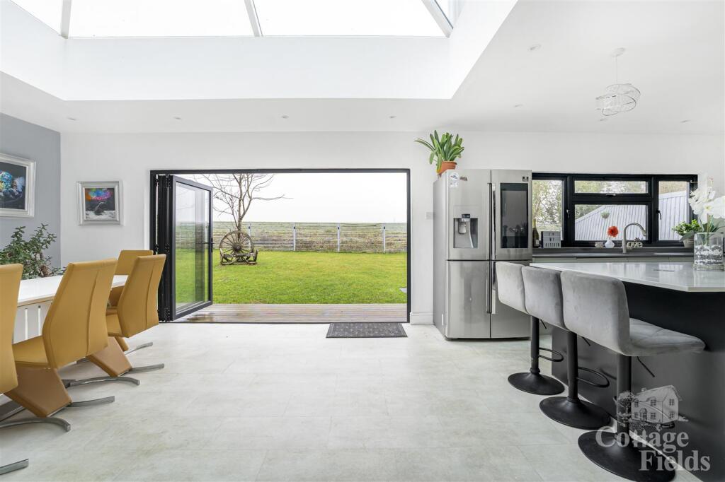 Kitchen / Diner / Entertainment Area