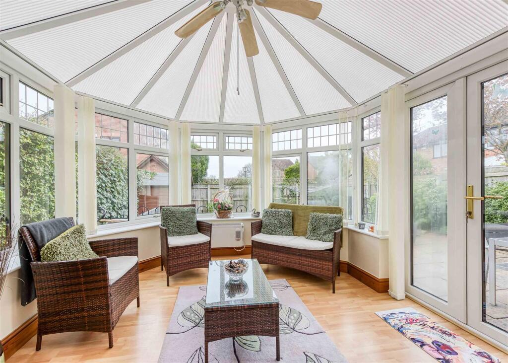 19 Penleigh Gardens-conservatory.jpg