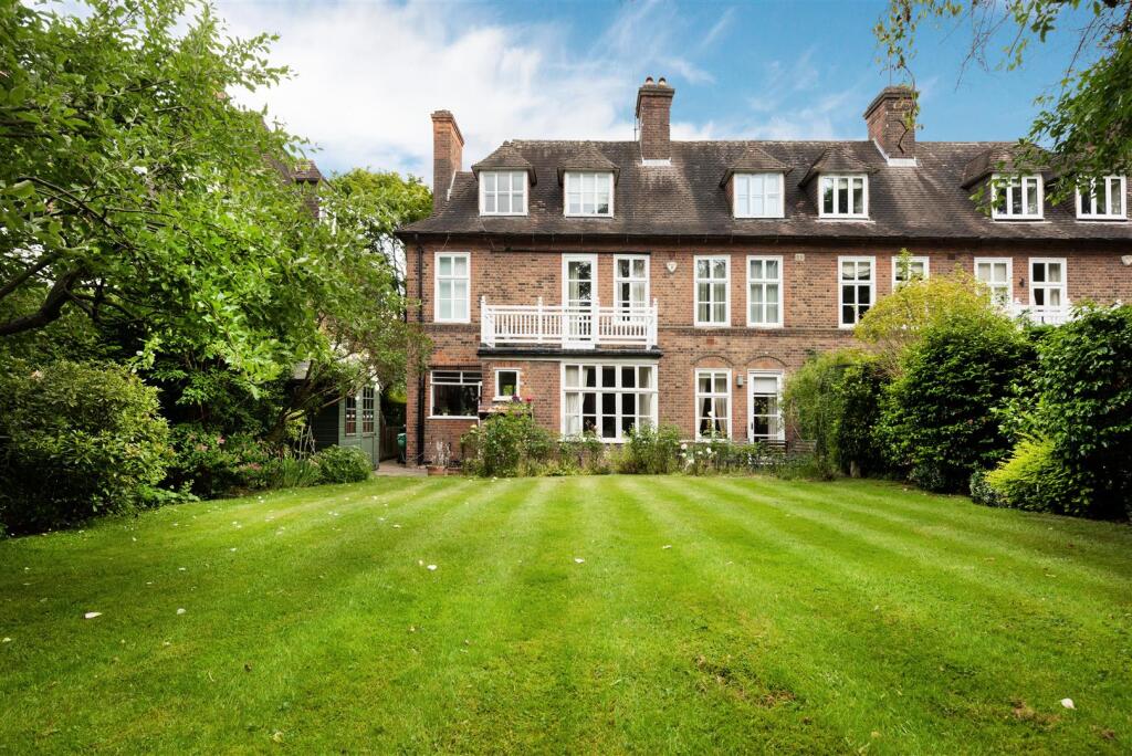 D0380 12 reynolds close gdn2hse.jpg