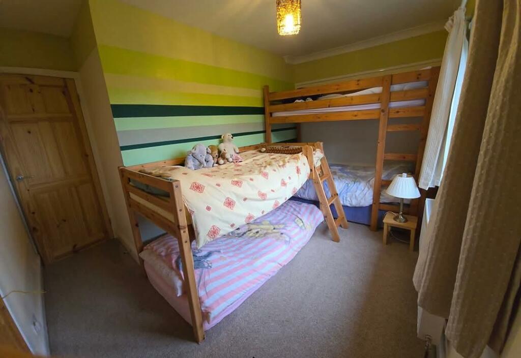 BEDROOM 4
