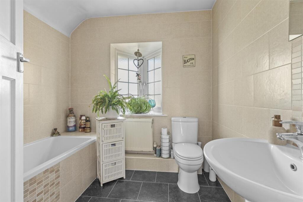 51 Geralds Road, HP13 6BN-4.jpg