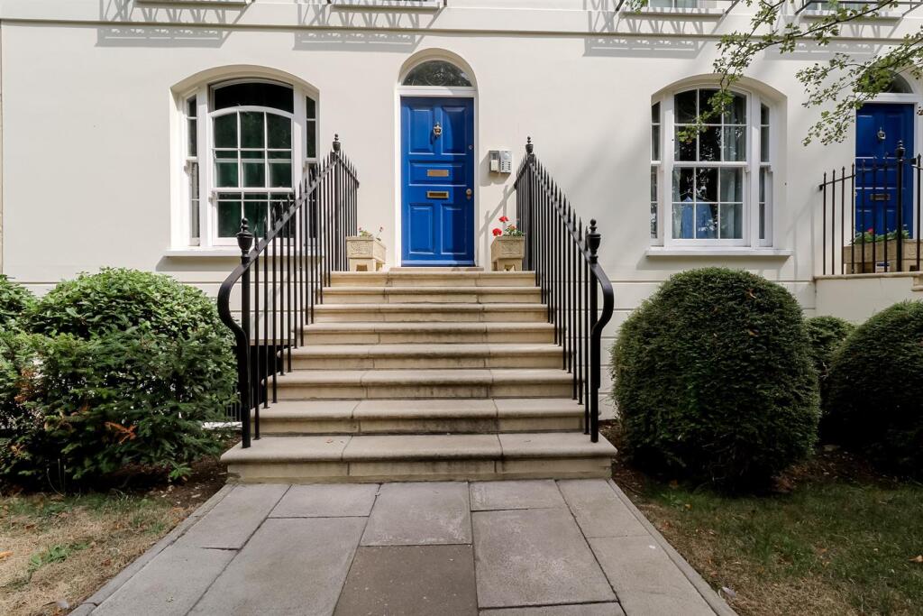 2-bed-2-bath-central-cheltenham (28).jpg