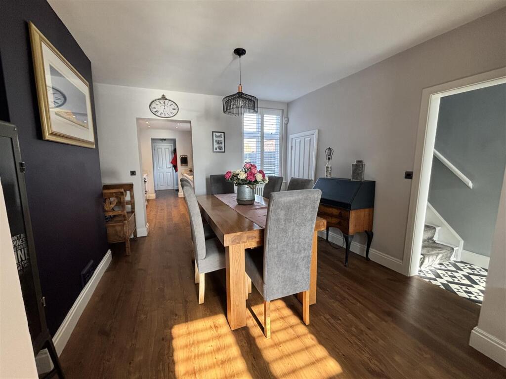 6 Avenue Road, Ashby