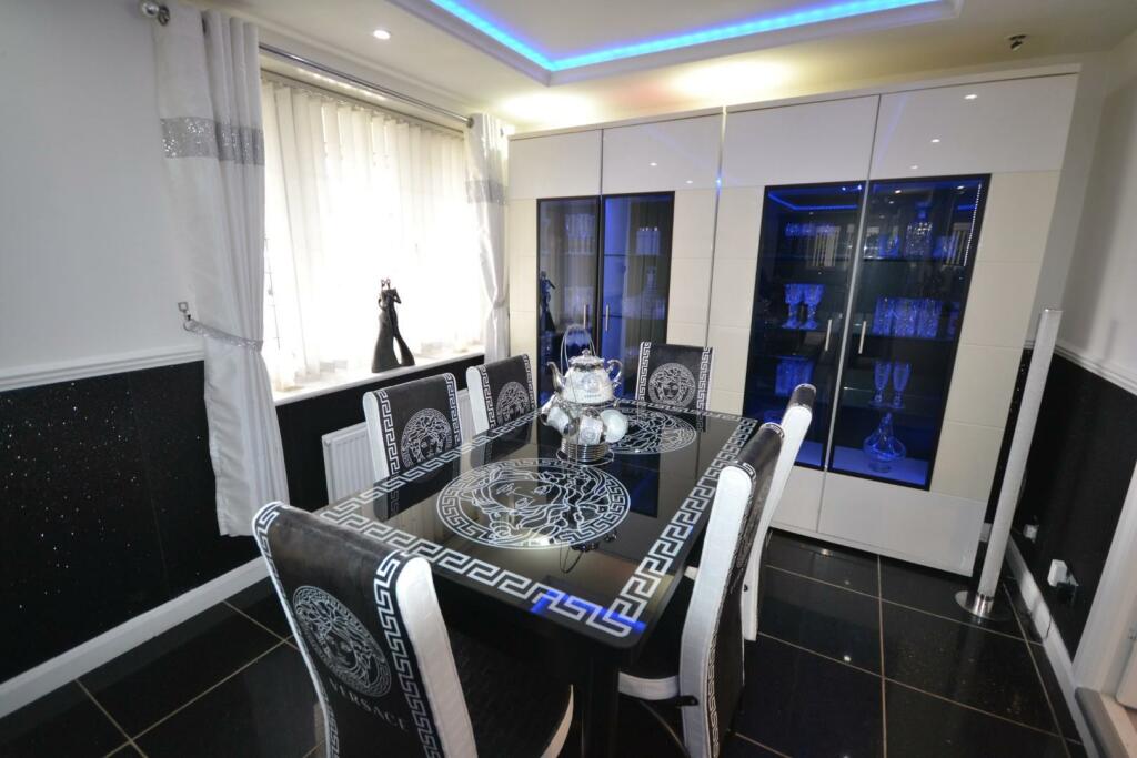 THROUGH BREAKFAST AREA