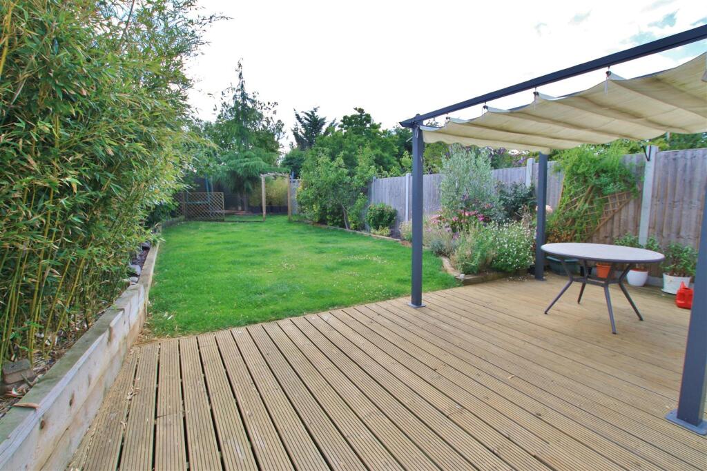 Garden with Pergola.jpg