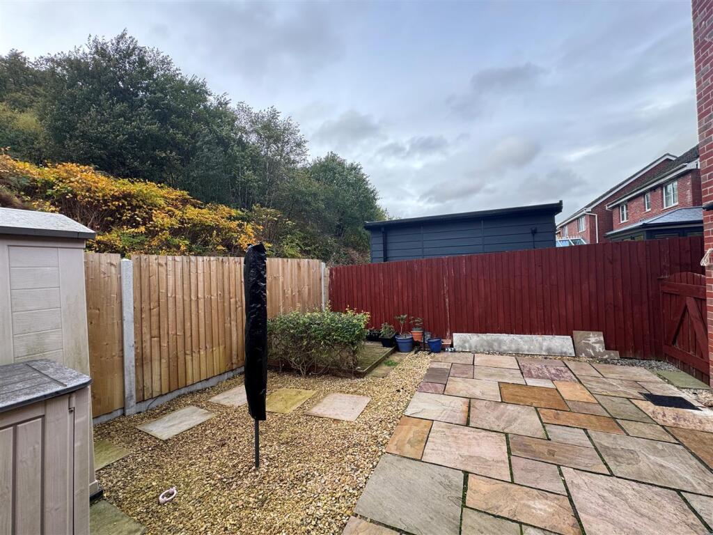 Coed Celynen Drive, Abercarn, Newport