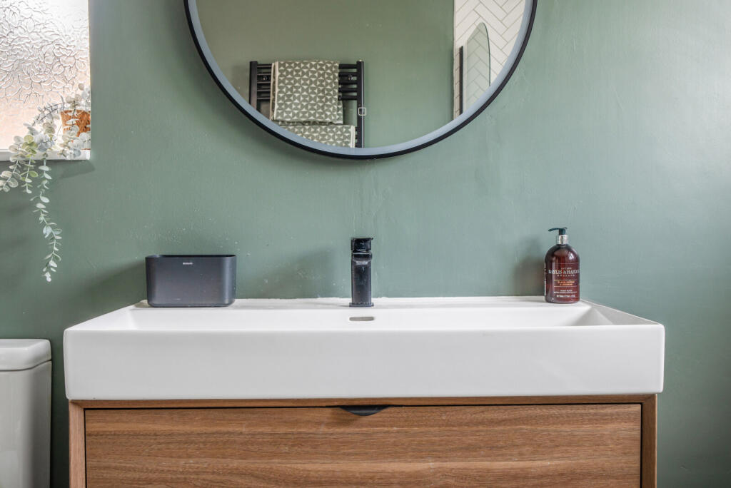 1345607-9-68b18c9...