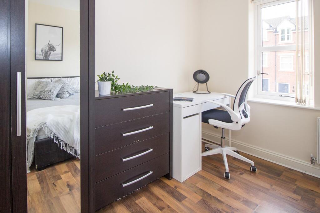 Student Digs - Blue 