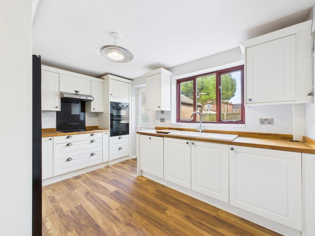 Kitchen: