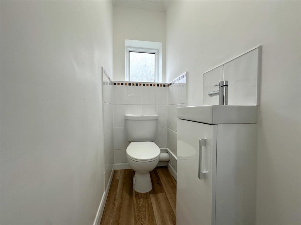Ground Floor W.C 089