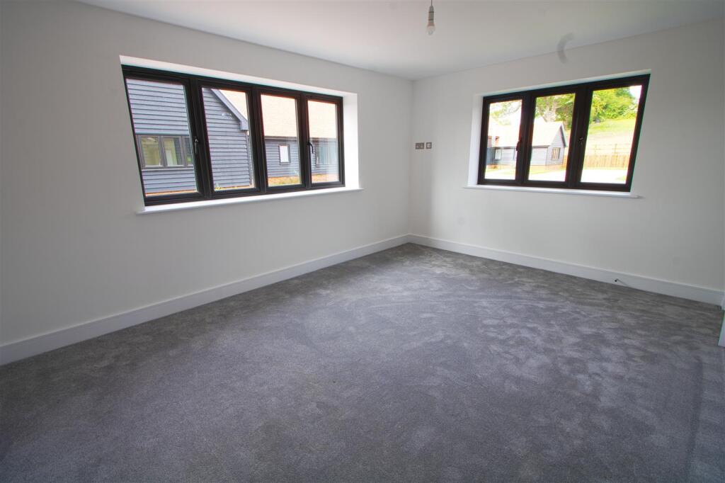 BEDROOM .jpg