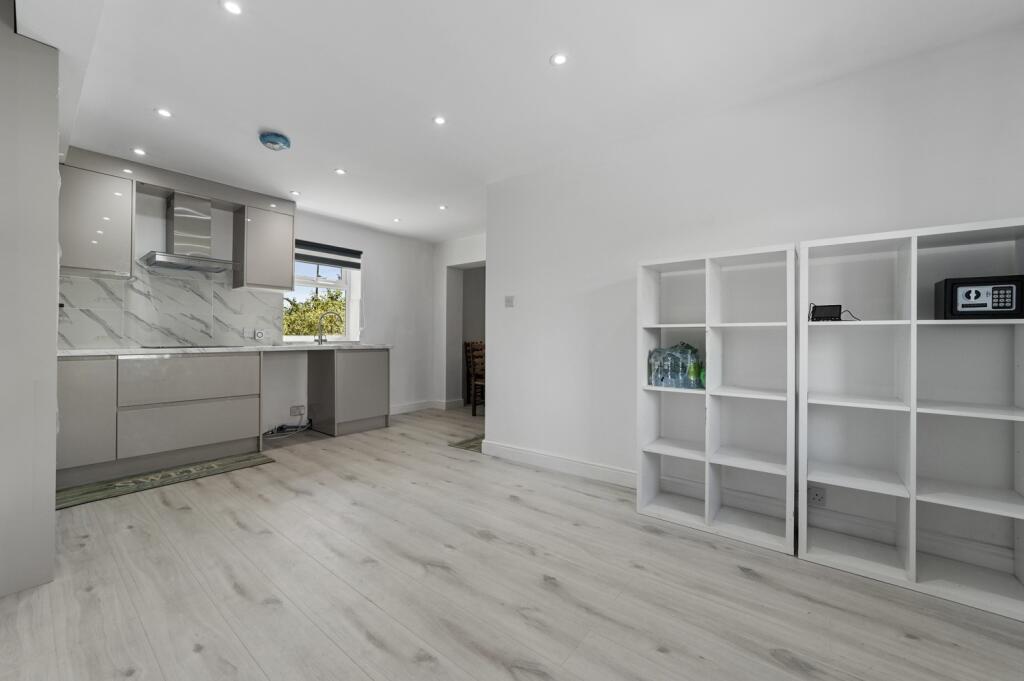 PT-CON-Flat1BHarwichRoad-7