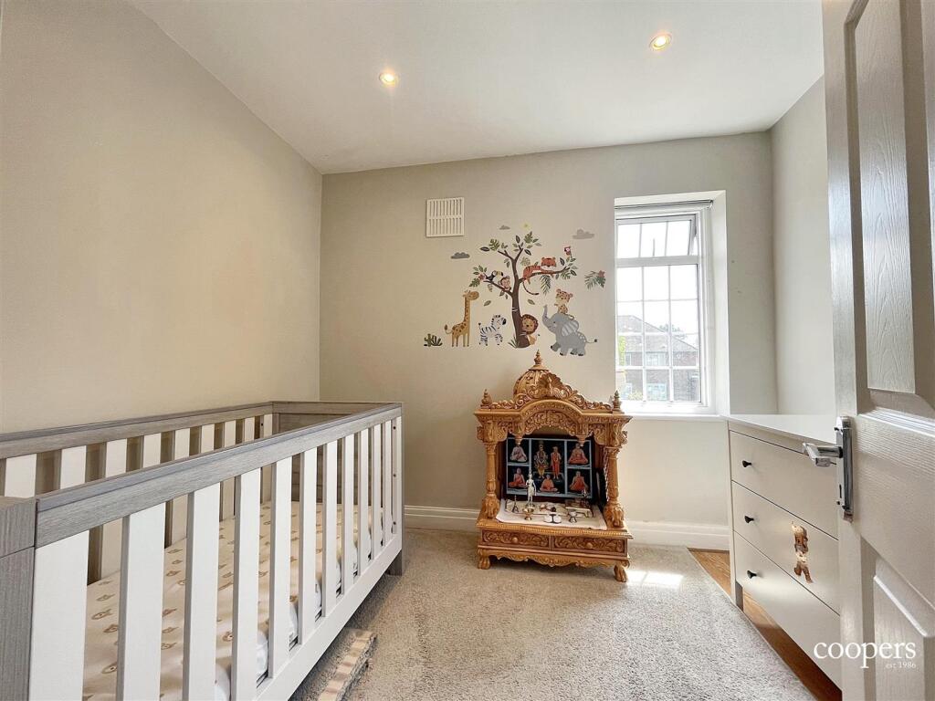 Bedroom 4 (8).jpg