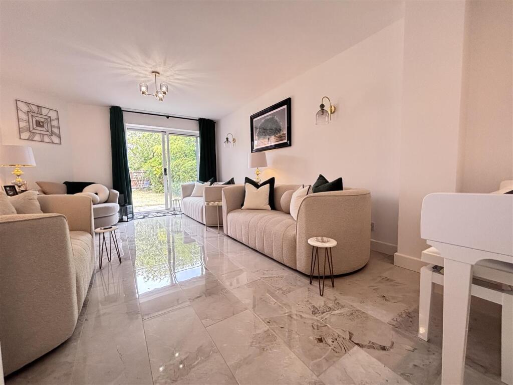 lounge3.jpg