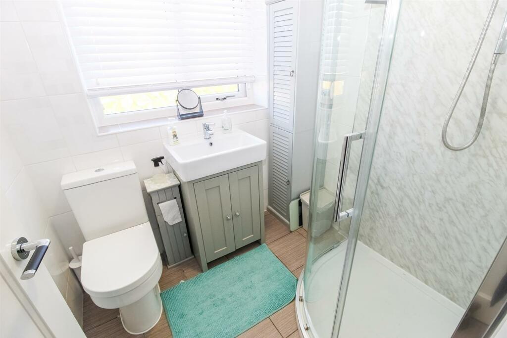 SHOWER ROOM/W.C.