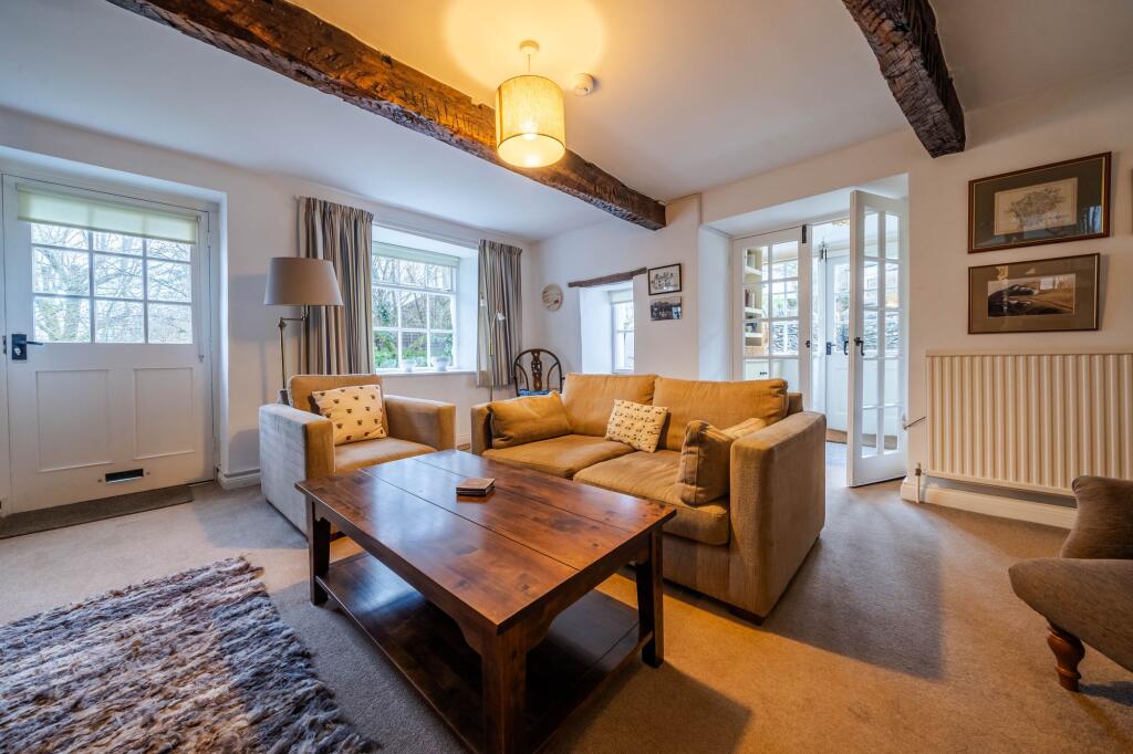 OPEN PLAN DINING/KITCHEN AREA