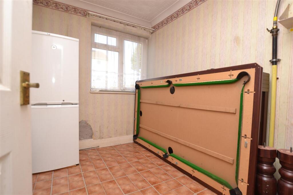 FRONT ROOM