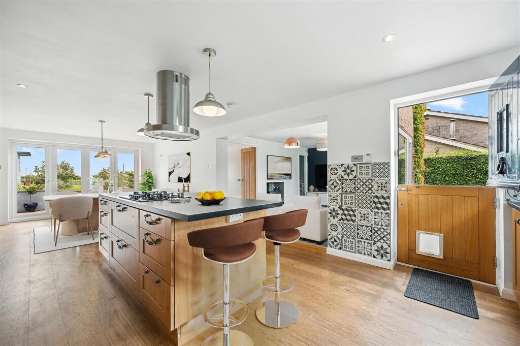 Kitchen island.jpg