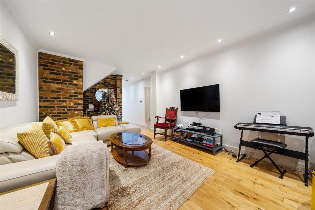 Flat 3, 98 Maida Vale W9 1PS-No Watermark-1.jpg