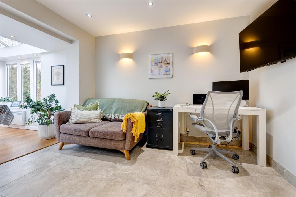 CV13 6BE 9GFL-005.jpg