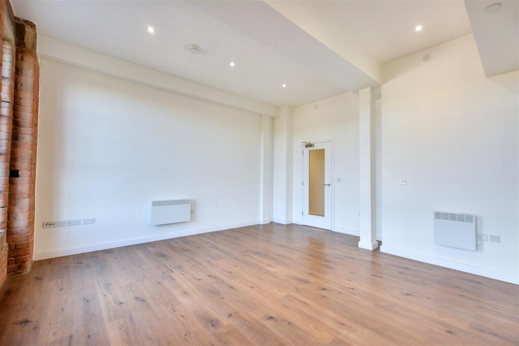 Living Kitchen_3.jpeg