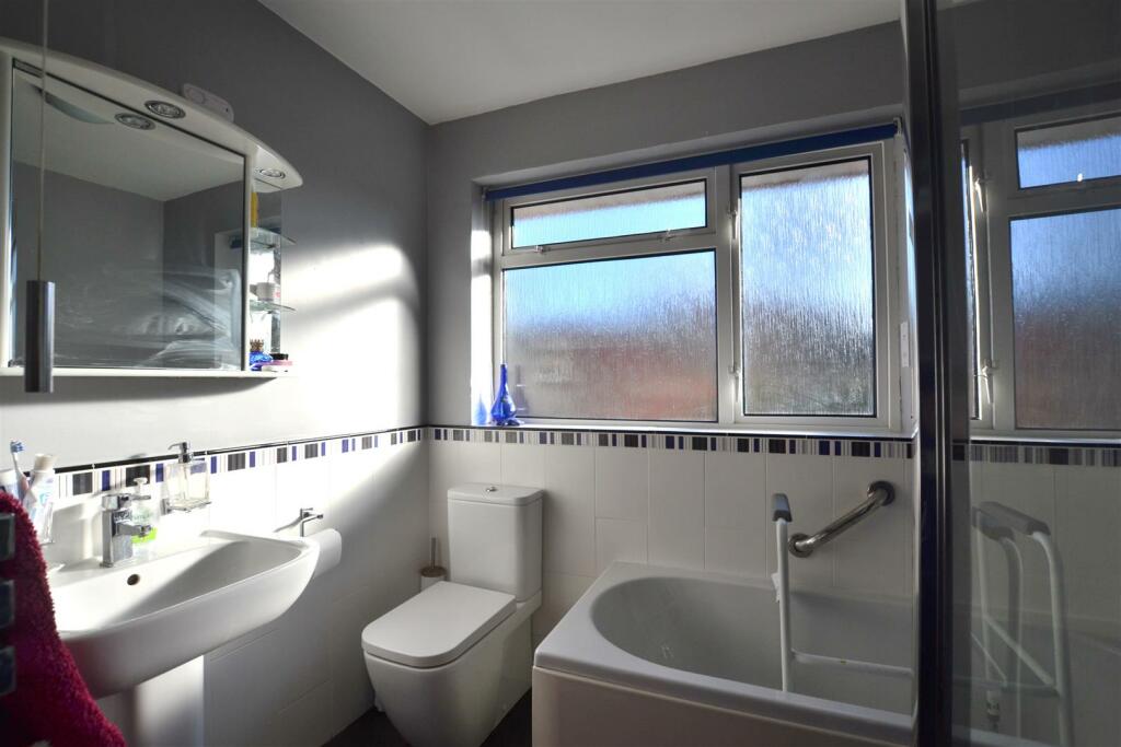 Family Bathroom.JPG