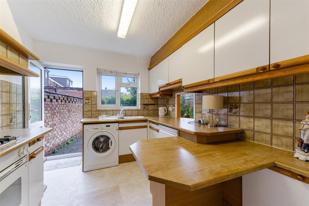 14 Lynton Close, Isleworth TW7 7ET-21.JPG