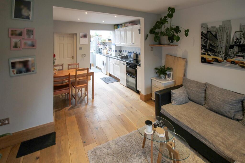 DINING/KITCHEN AREA