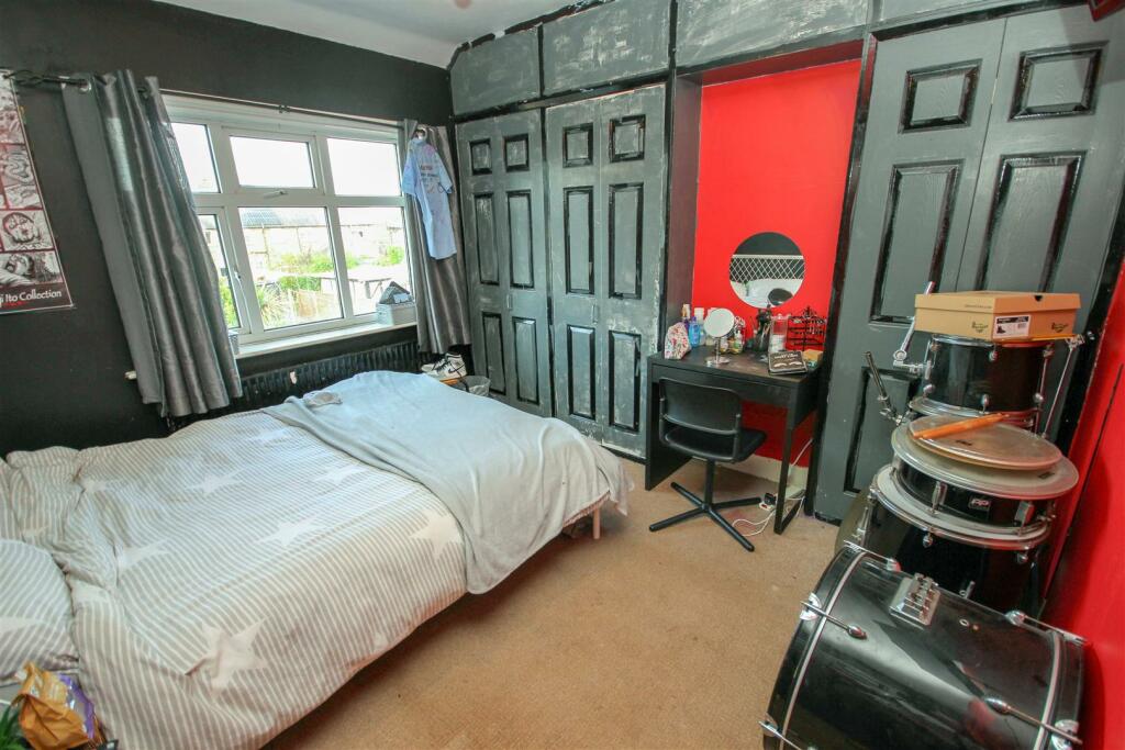 Bedroom 2a.jpg