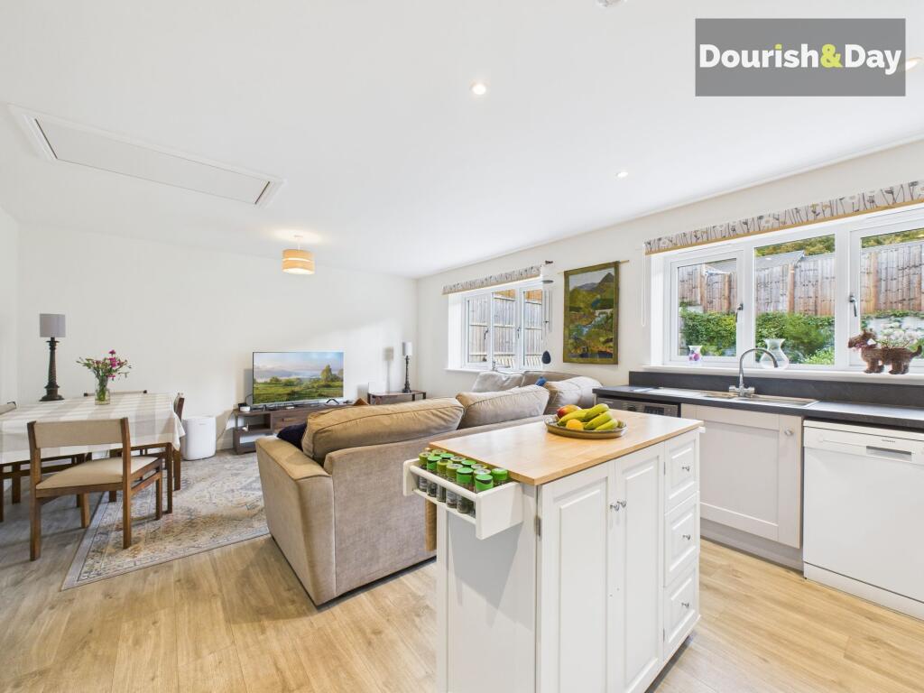 Lounge/Kitchen